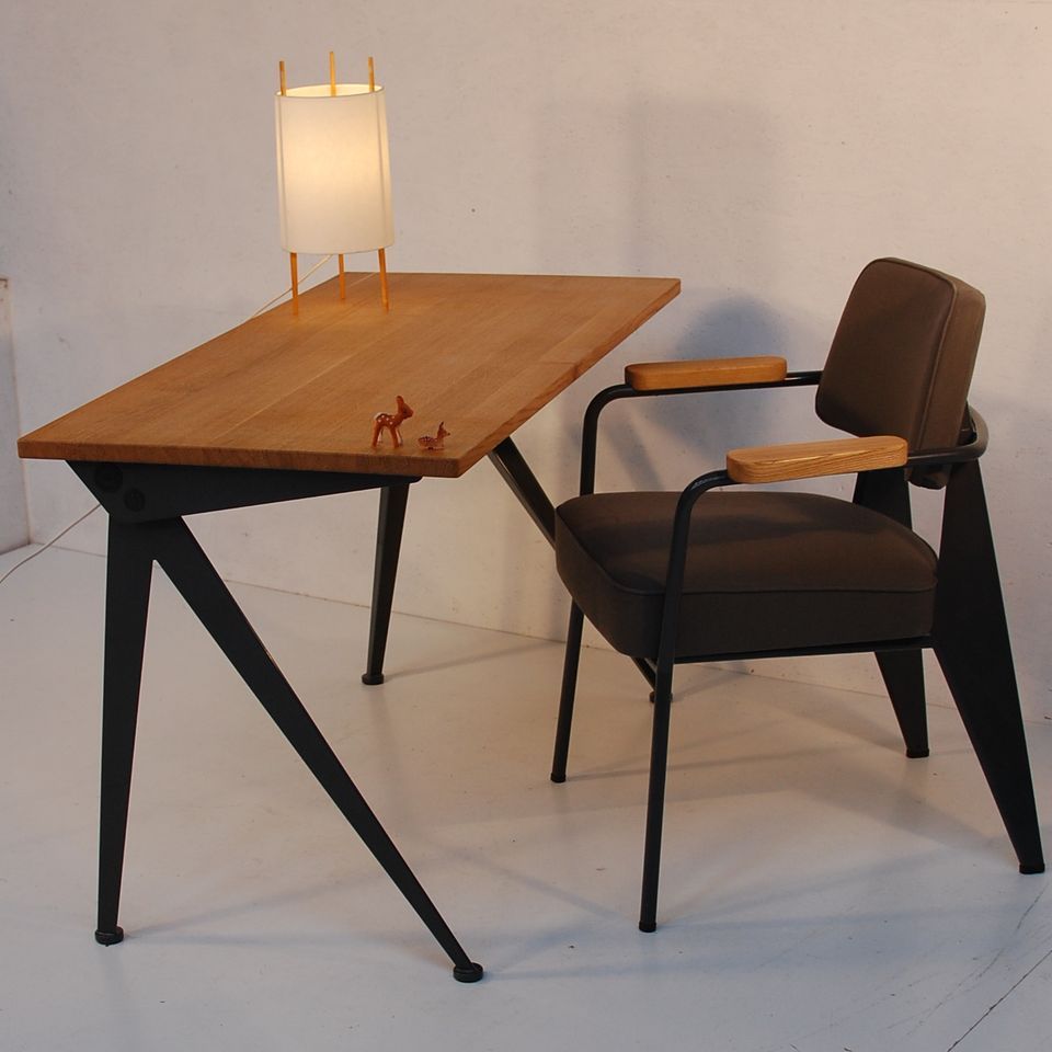 开云（中国） - 桌几|办公桌|办公家具|设计师家具|指南针方向桌